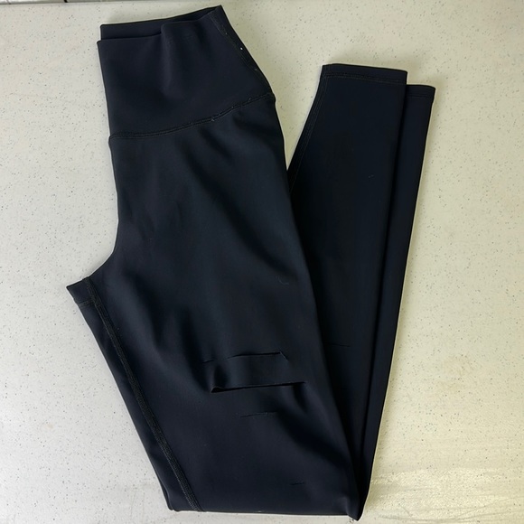 Athletic Leggings By Alo In White, Size: Xs